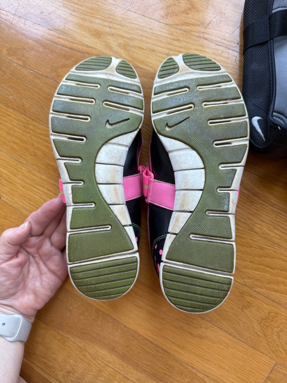 Nike Women’s Black Slip-On Ballerinas + Nike Black/Pink Ballerinas (2pr/1price!) - Picture 9 of 12